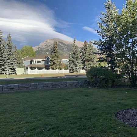 New! Cozy Rocky Mountain Chalet Managed By Little Sister Getaways Canmore Eksteriør bilde