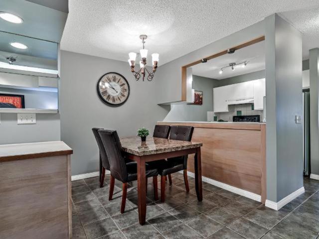 New! Cozy Rocky Mountain Chalet Managed By Little Sister Getaways Canmore Eksteriør bilde