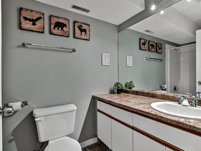 New! Cozy Rocky Mountain Chalet Managed By Little Sister Getaways Canmore Eksteriør bilde