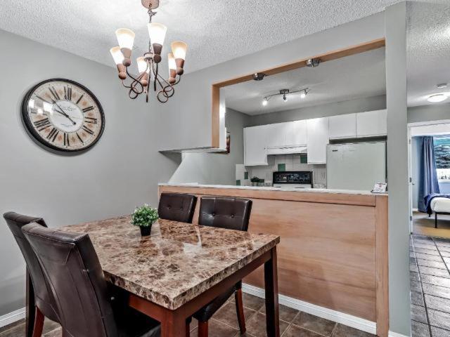 New! Cozy Rocky Mountain Chalet Managed By Little Sister Getaways Canmore Eksteriør bilde