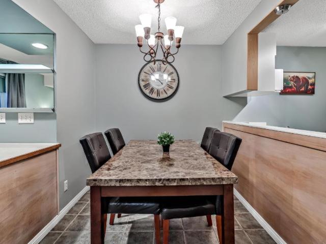 New! Cozy Rocky Mountain Chalet Managed By Little Sister Getaways Canmore Eksteriør bilde